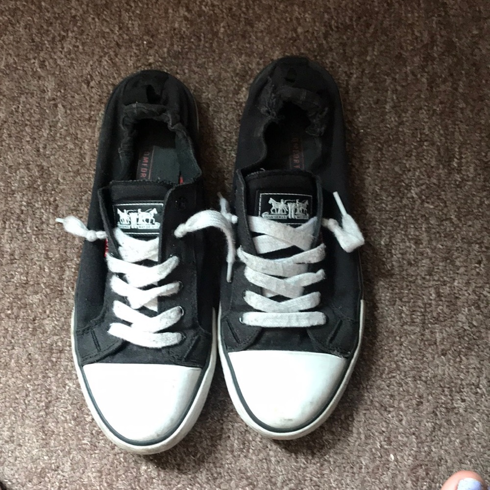 Levi’s shoes ripped jeans style